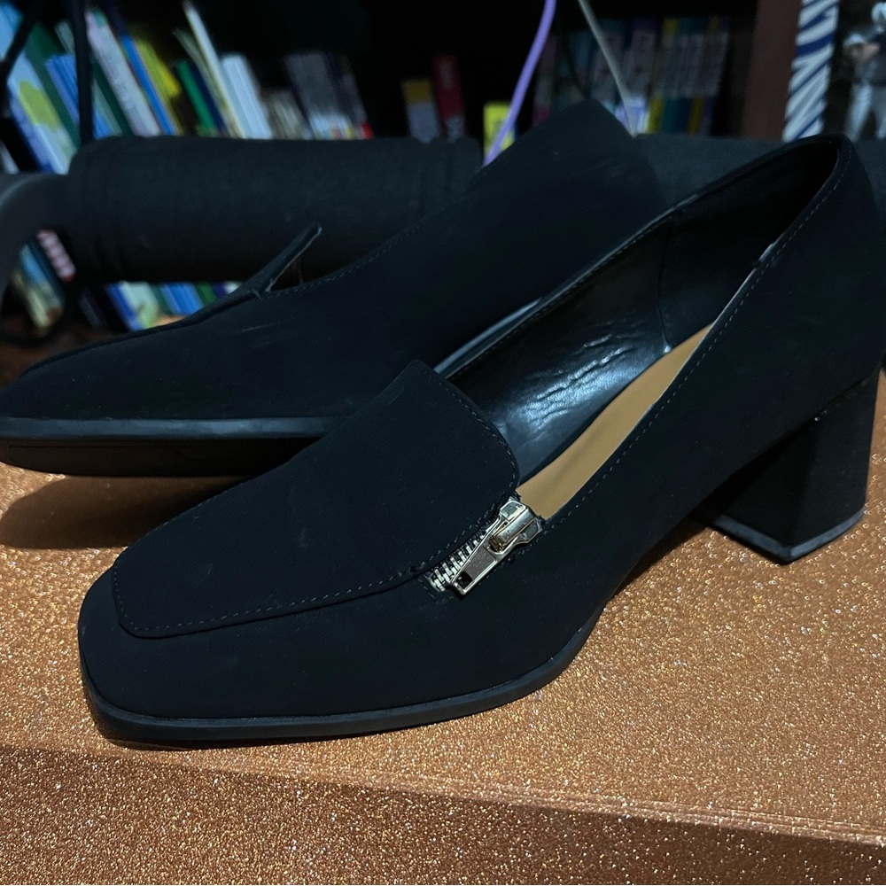 8.5 Elegant Black Women's Loafers with Zipper Accent